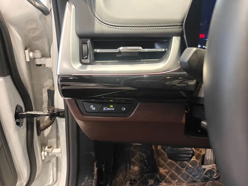 BMW X1 2023 sDrive20Li X Design Package купить на сайте DeffCars