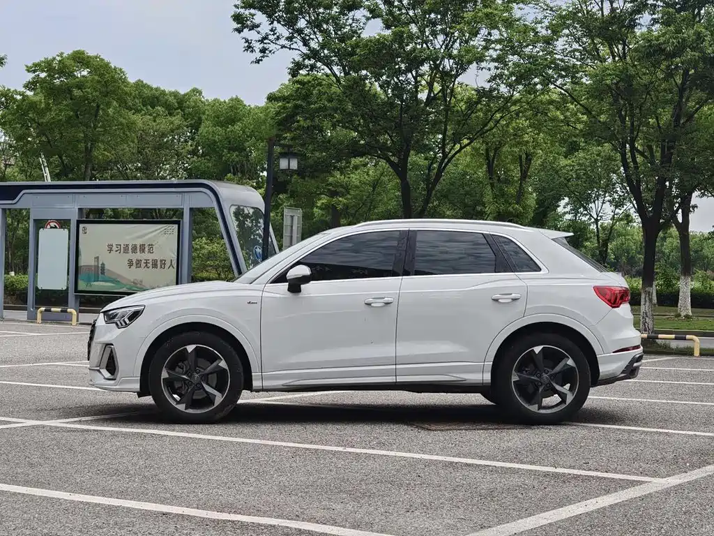Audi Q3 2019 40 TFSI Fashionable and Dynamic купить на сайте DeffCars