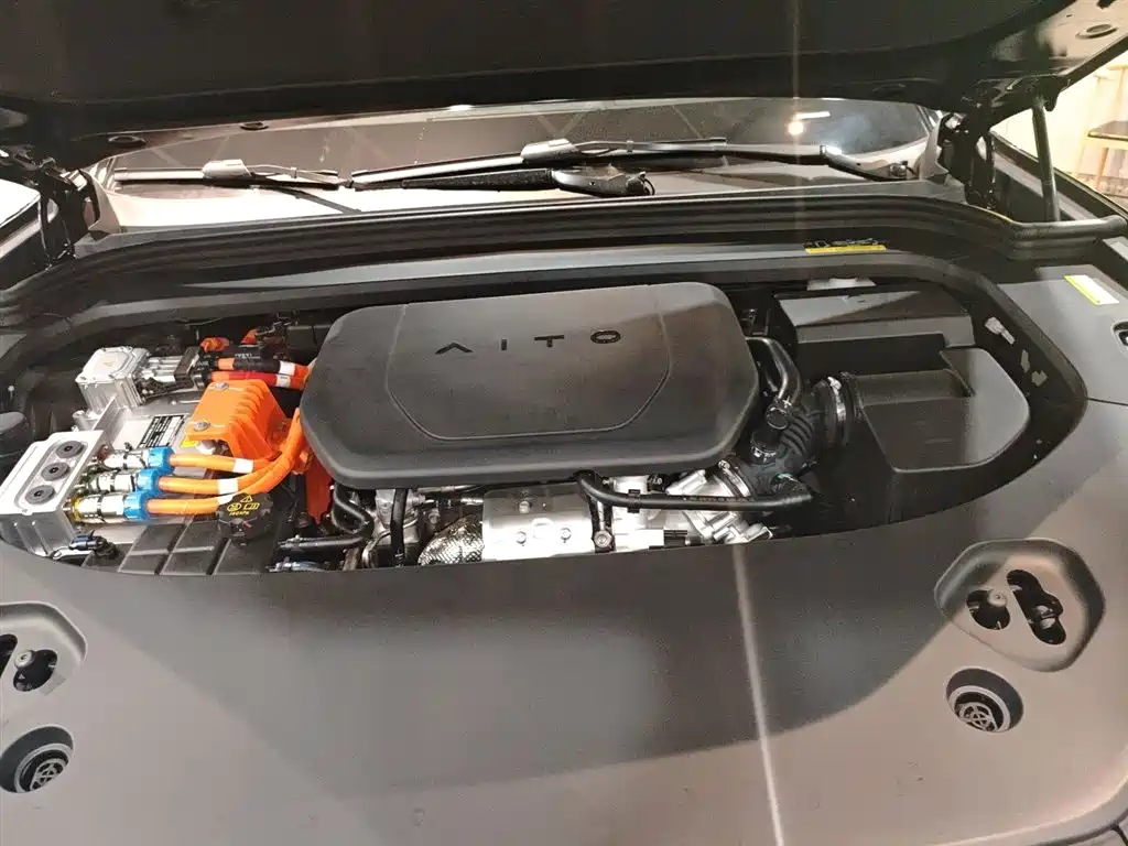 Wenjie M9 2025 extended range Ultra version 52kWh 6-seater version 192-line lidar) купить на сайте DeffCars