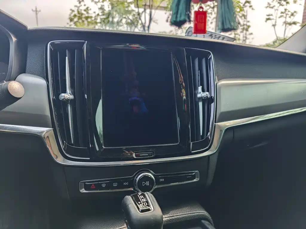 Volvo S90 2018 T4 Zhiyi Edition купить на сайте DeffCars