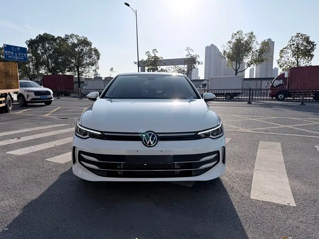 Golf 2025 300TSI купить на сайте DeffCars
