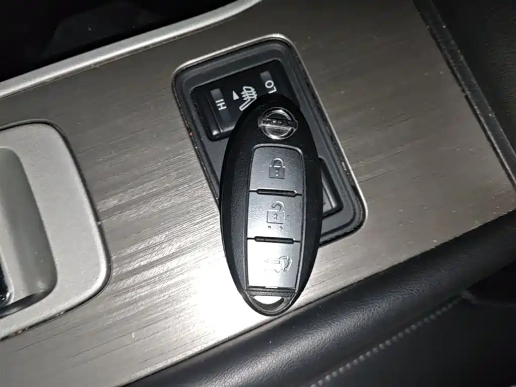 Loulan 2021 2.5L XL 2WD Intelligent Connected Deluxe Edition купить на сайте DeffCars