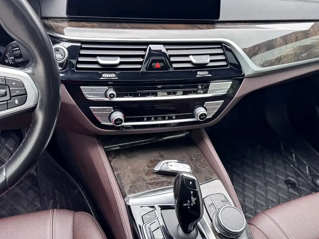 BMW 5 Series 2018 525Li Luxury Package купить на сайте DeffCars