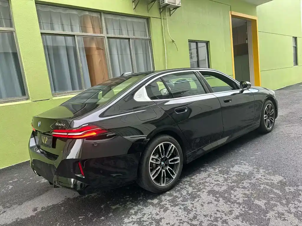 BMW 5 Series 2026 530Li Leading M Sports Package купить на сайте DeffCars