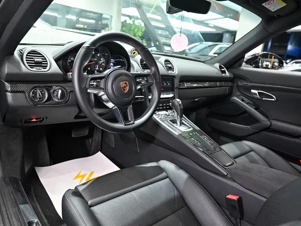 Porsche 718 2018 Cayman 2.0T купить на сайте DeffCars