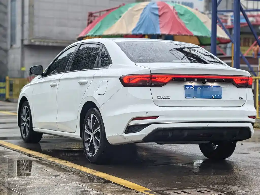 Emgrand 2022款 第4代 1.5L CVT旗舰型 купить на сайте DeffCars