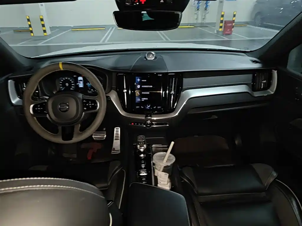 Volvo XC60 plug-in hybrid 2021 T8 E-drive hybrid Zhiyuan sports version купить на сайте DeffCars