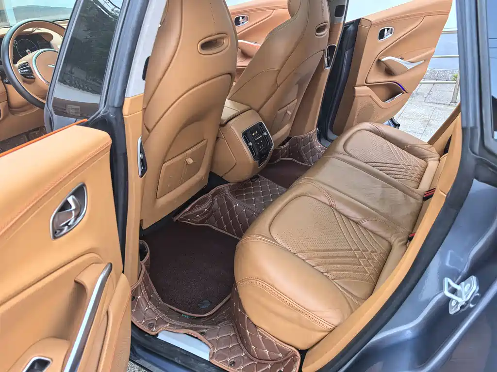 Aston Martin DBX 2022 4.0T V8 купить на сайте DeffCars
