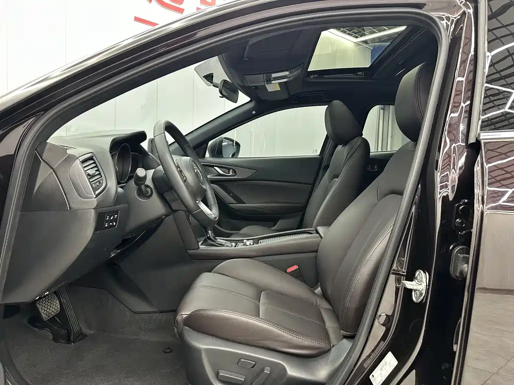 Mazda CX-4 2021 2.0L automatic two-wheel drive Blue Sky Premium Edition купить на сайте DeffCars