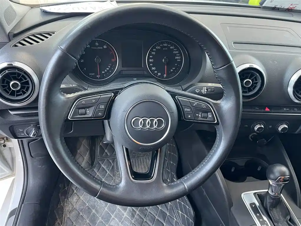Audi A3 2018 30th Anniversary Limousine 35 TFSI Fashion купить на сайте DeffCars
