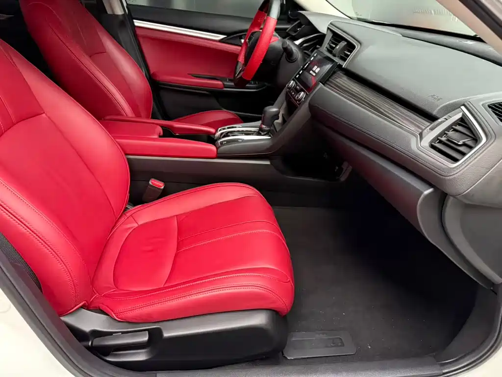 Civic 2019 220TURBO CVT Dynamic Edition National V купить на сайте DeffCars