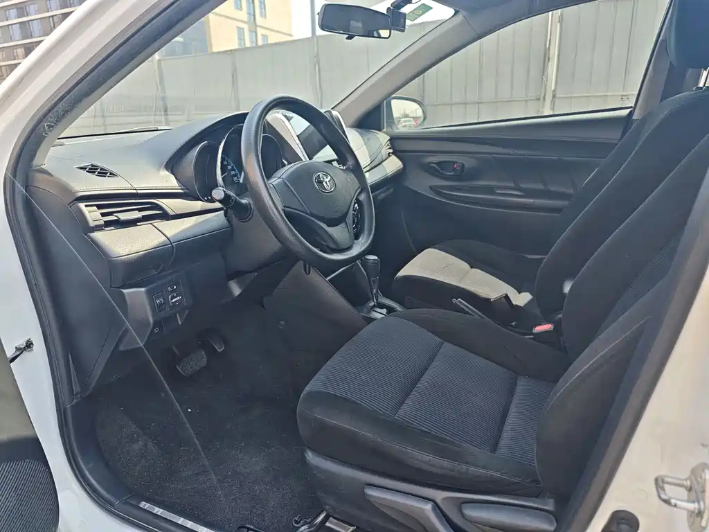 YARiS L 2017 1.5E CVT Charming Edition купить на сайте DeffCars