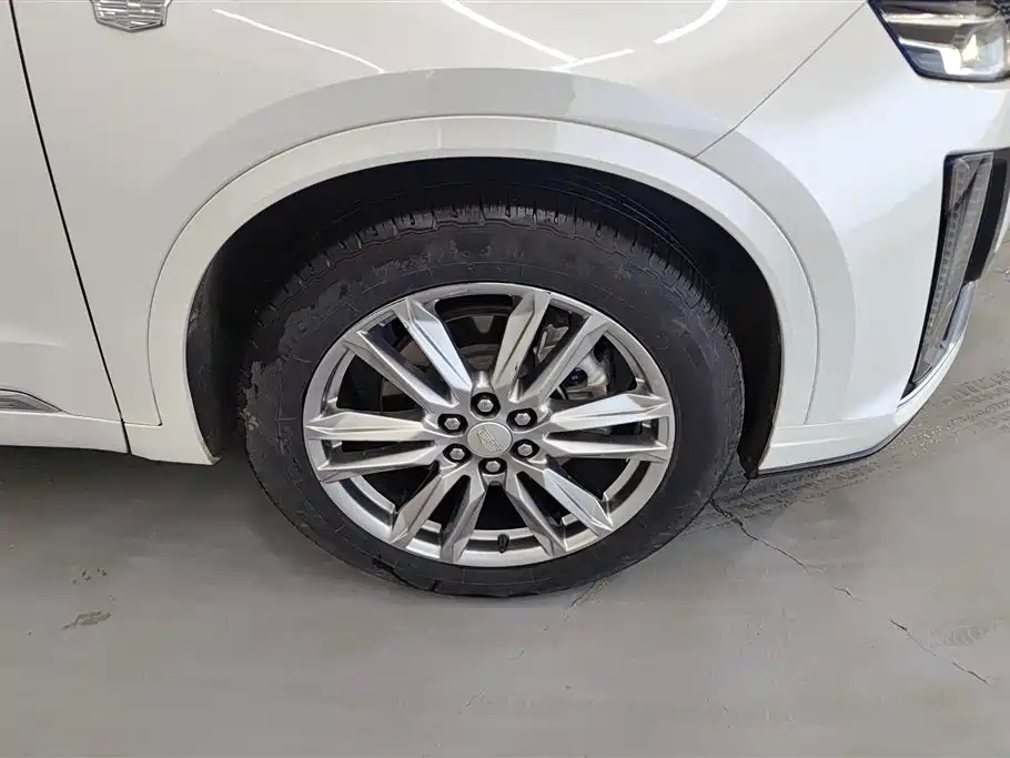 Cadillac XT6 2022 2.0T six-seat two-wheel drive luxury model купить на сайте DeffCars