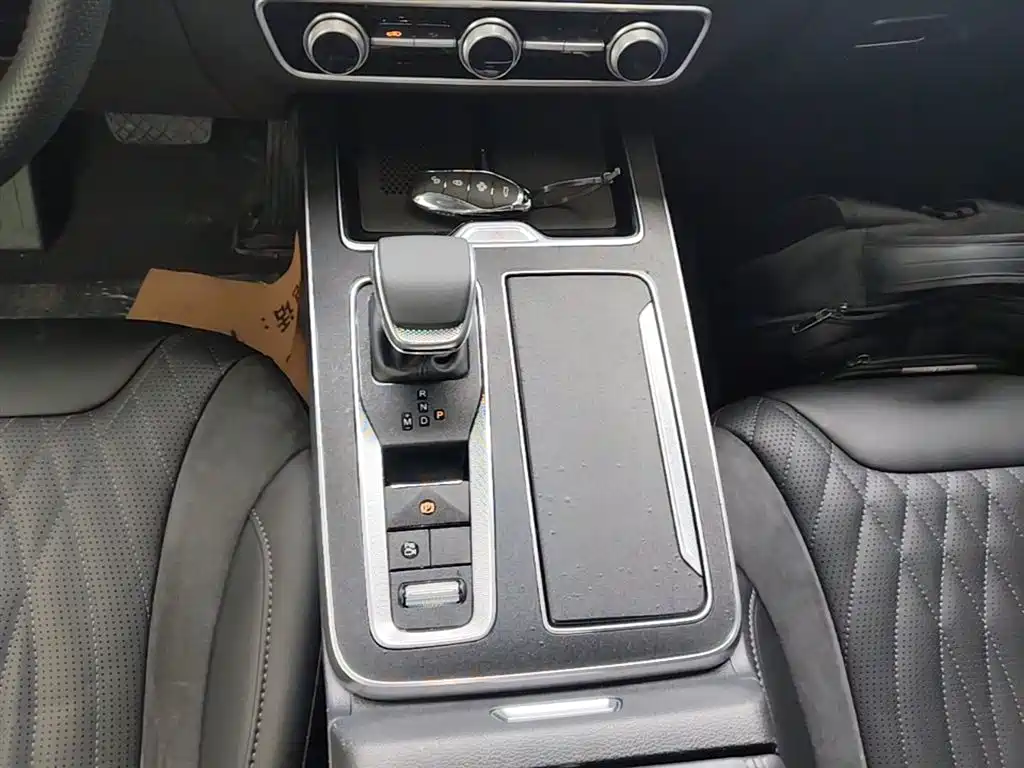 Hongqi HS5 2023 2.0T Qixiang Pro version купить на сайте DeffCars
