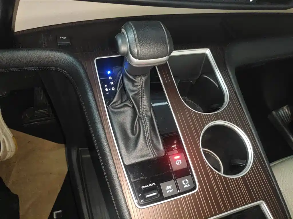 Grevia 2023 2.5L Hybrid Premium PLUS Edition купить на сайте DeffCars