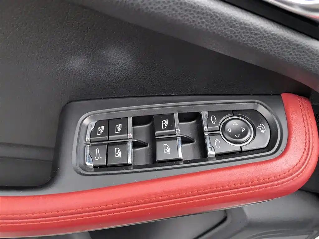 Macan 2017 Macan 2.0T купить на сайте DeffCars