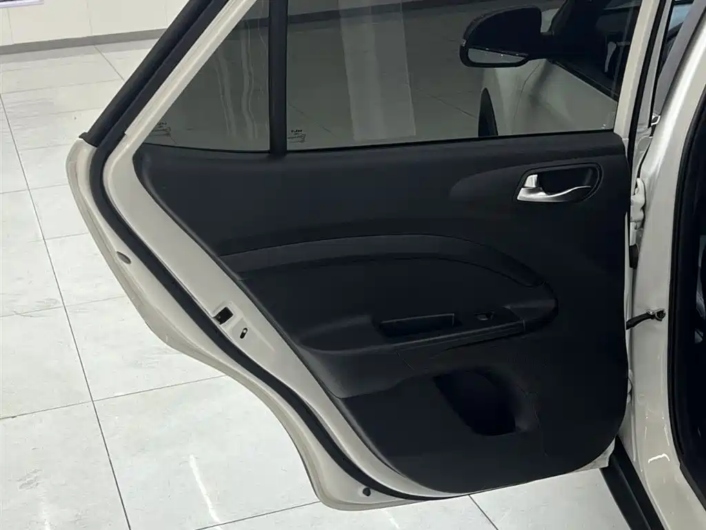 Yipao 2021 1.4L CVT fun sunroof model купить на сайте DeffCars