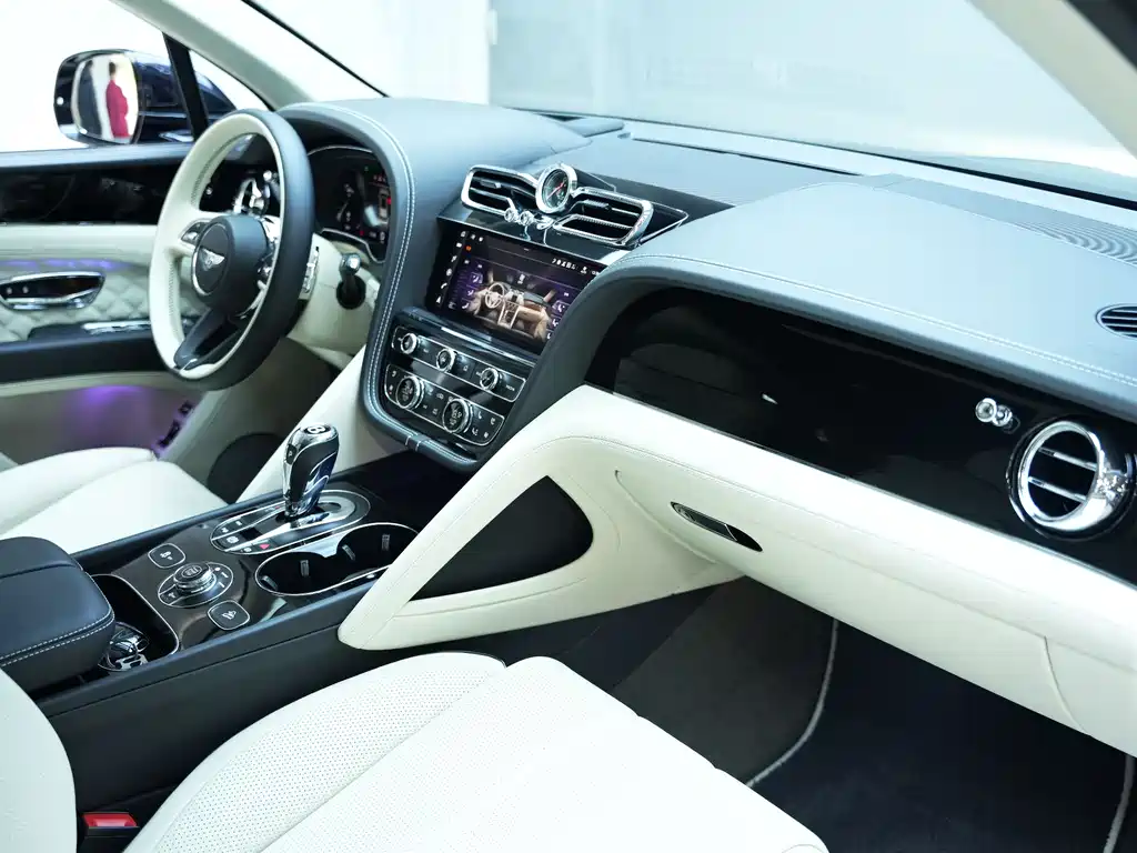 Bentayga 2024 4.0T V8 купить на сайте DeffCars