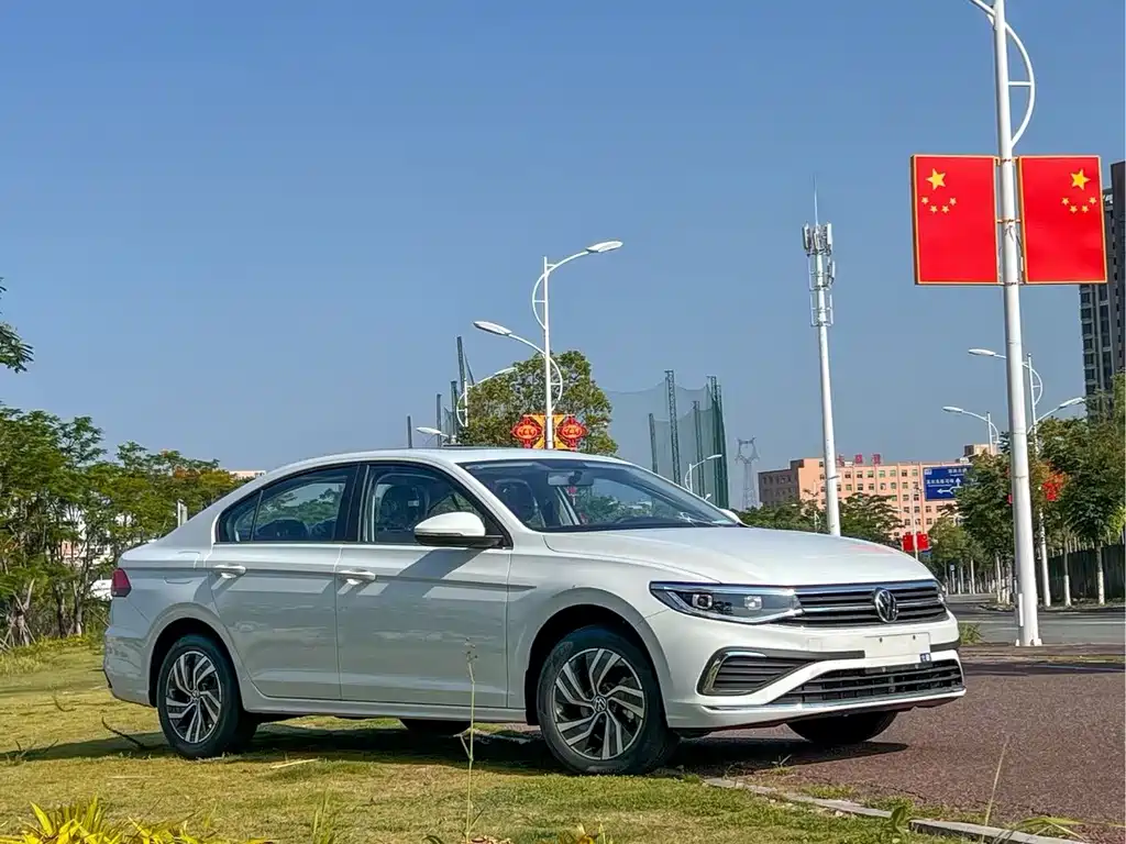 Bora 2025 200TSI DSG Yue Xing Navigation Edition купить на сайте DeffCars