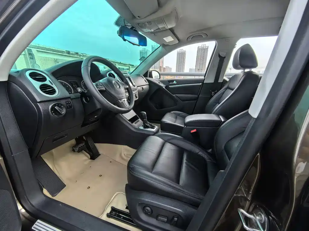 Tiguan 2015 1.8TSI automatic two-wheel drive comfort version купить на сайте DeffCars