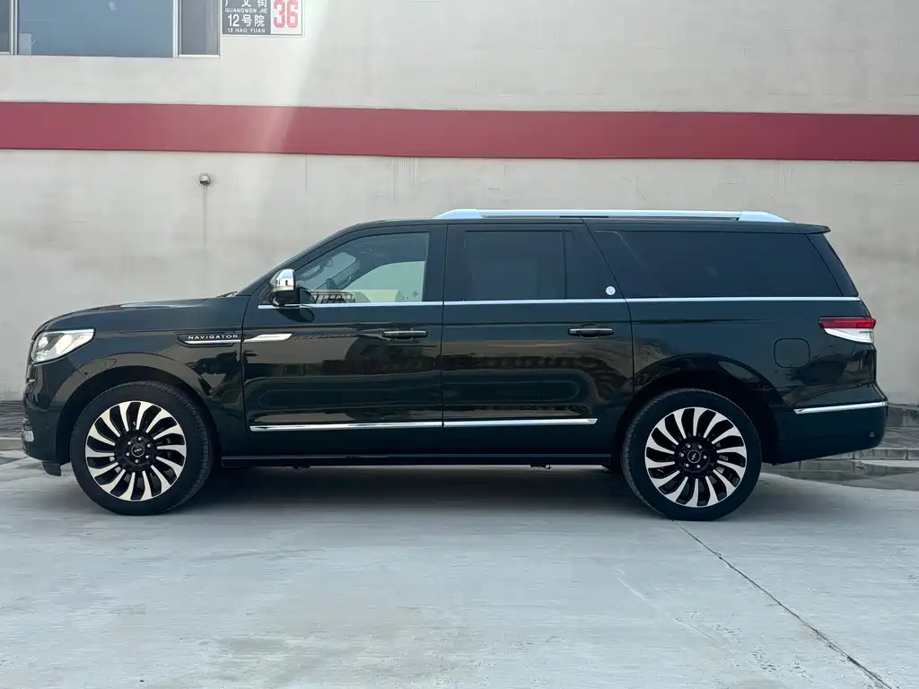 Navigator 2022 3.5T Long Axis Presidential Edition купить на сайте DeffCars