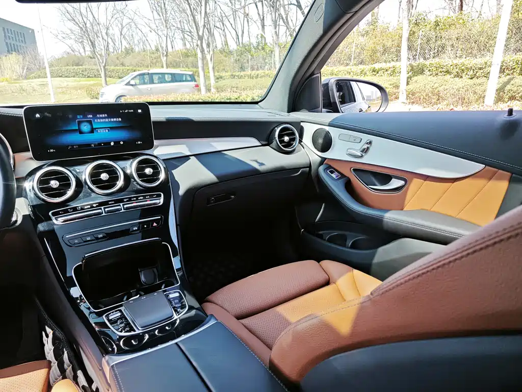 Mercedes-Benz GLC Coupe 2023 GLC 260 4MATIC Coupe SUV купить на сайте DeffCars