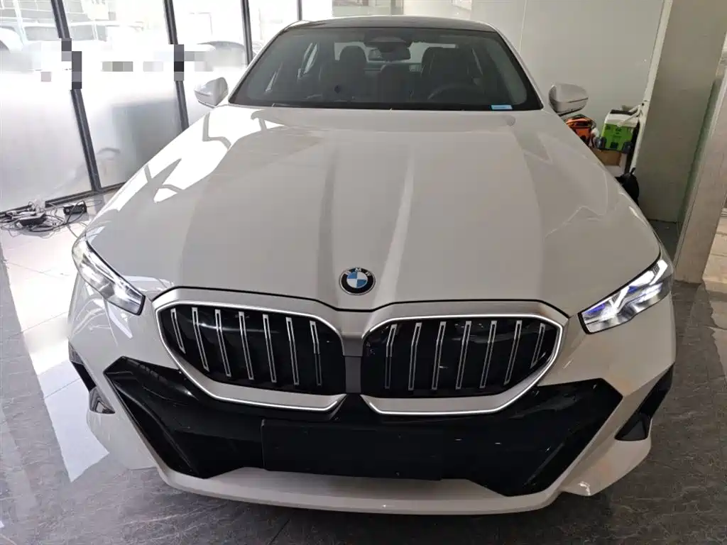 BMW 5 Series 2025 530Li Exclusive M Sports Package купить на сайте DeffCars