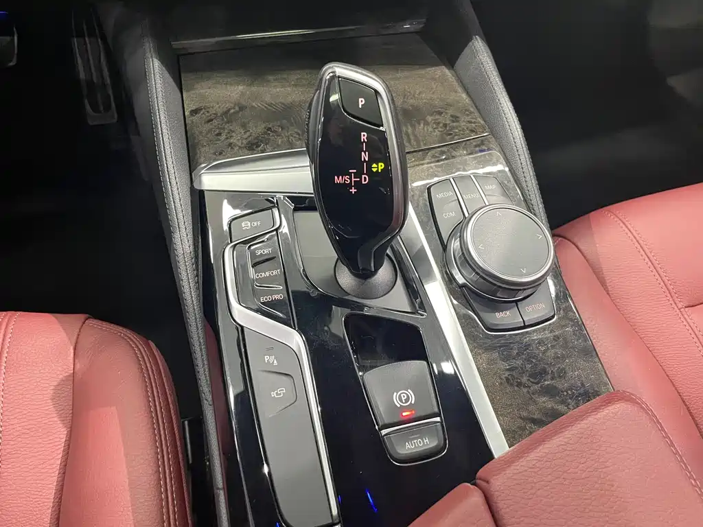 BMW 5 Series 2018 facelift 530Li leading M sports package купить на сайте DeffCars