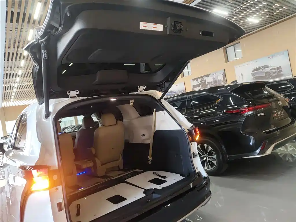 SIENNA 2023 2.5L Hybrid Deluxe Edition купить на сайте DeffCars