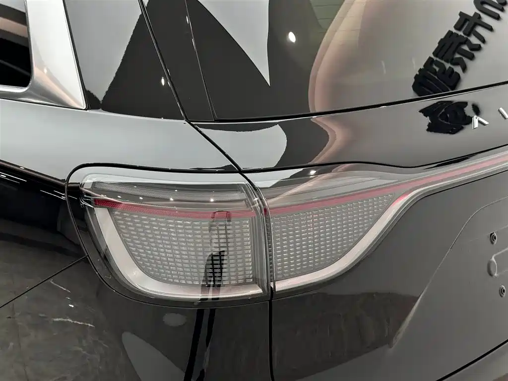 Wenjie M9 2025 extended range Ultra version 52kWh 6-seater version (192-line lidar) купить на сайте DeffCars