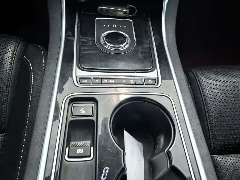Jaguar XE 2015款 2.0T 200PS R-Sport купить на сайте DeffCars