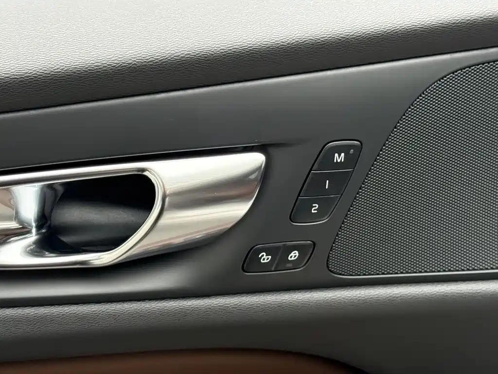 Volvo S60 2024 B4 Zhiyi Luxury Edition купить на сайте DeffCars