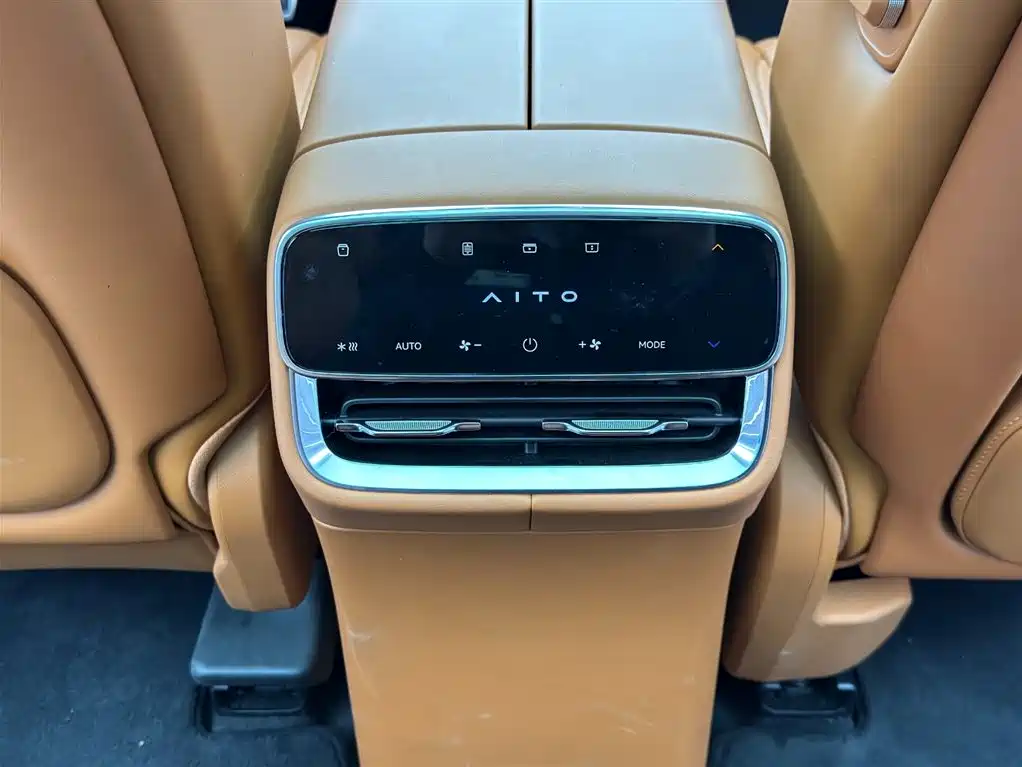 Wenjie M8 2025 extended range Ultra version 53.4kWh 5-seater version купить на сайте DeffCars
