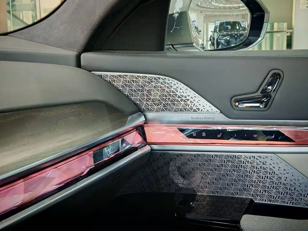 BMW i7 2023 xDrive60L Luxury Package купить на сайте DeffCars