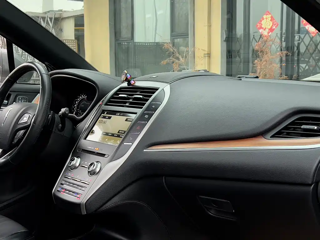 Lincoln MKC 2018 2.0T Two-wheel drive Premium Edition купить на сайте DeffCars