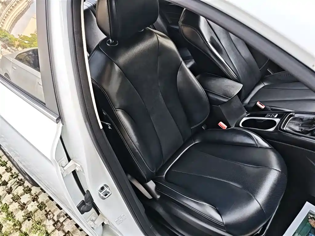 Roewe i5 2019 1.5L automatic 4G Internet Langham Edition купить на сайте DeffCars