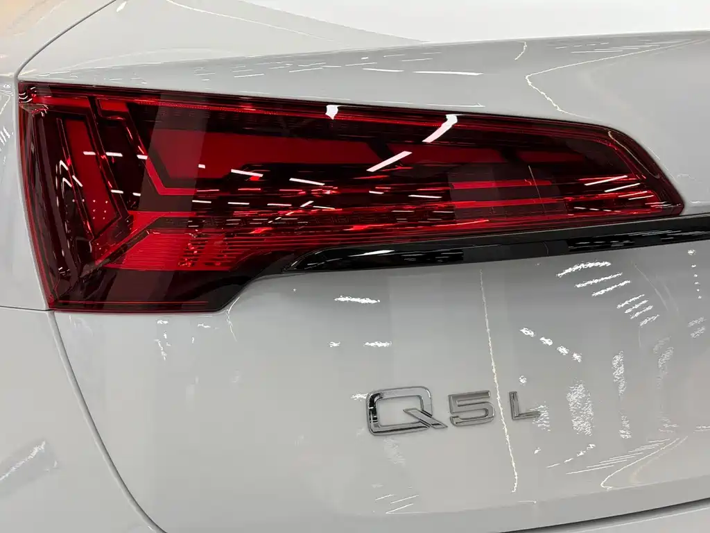 Audi Q5L 2024 40 TFSI luxury and dynamic model купить на сайте DeffCars