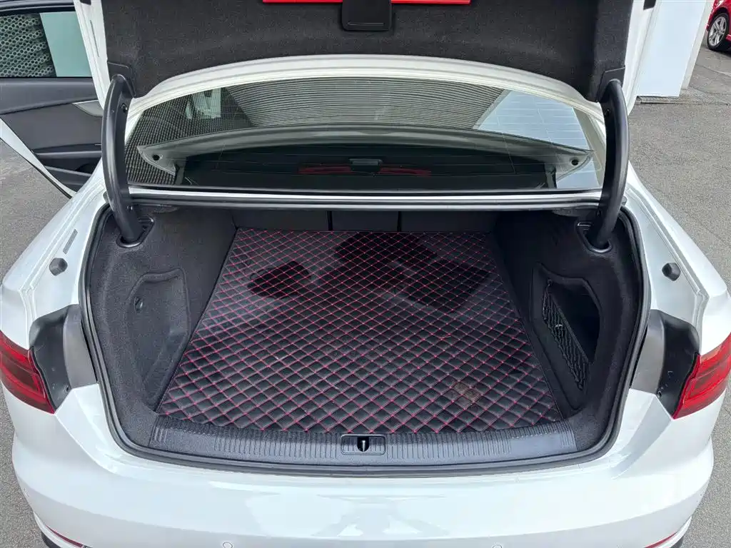 Audi A4L 2019 40 TFSI Enterprising National VI купить на сайте DeffCars
