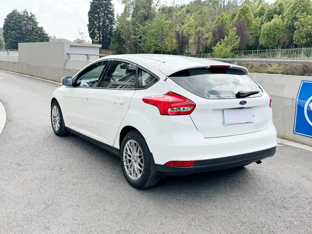 Focus 2018 hatchback classic 1.6L automatic comfort smart mobility version купить на сайте DeffCars