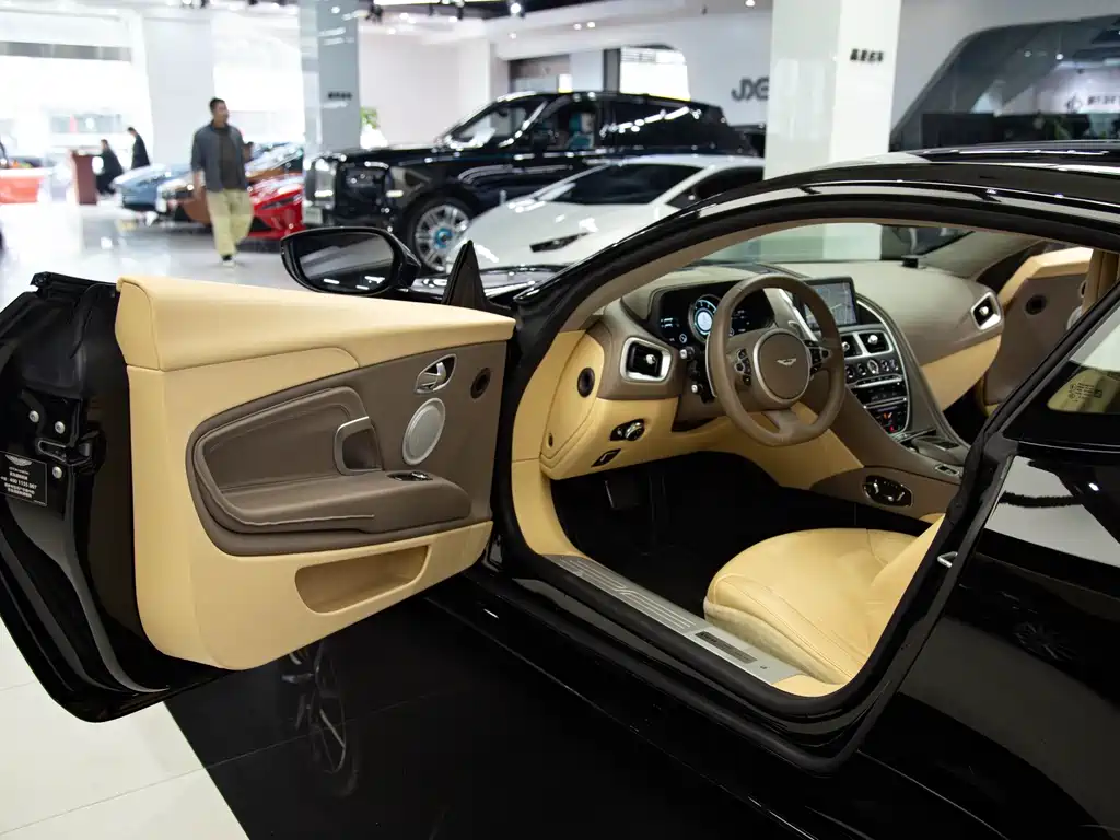 Aston Martin DB11 2019 4.0T V8 Coupe купить на сайте DeffCars