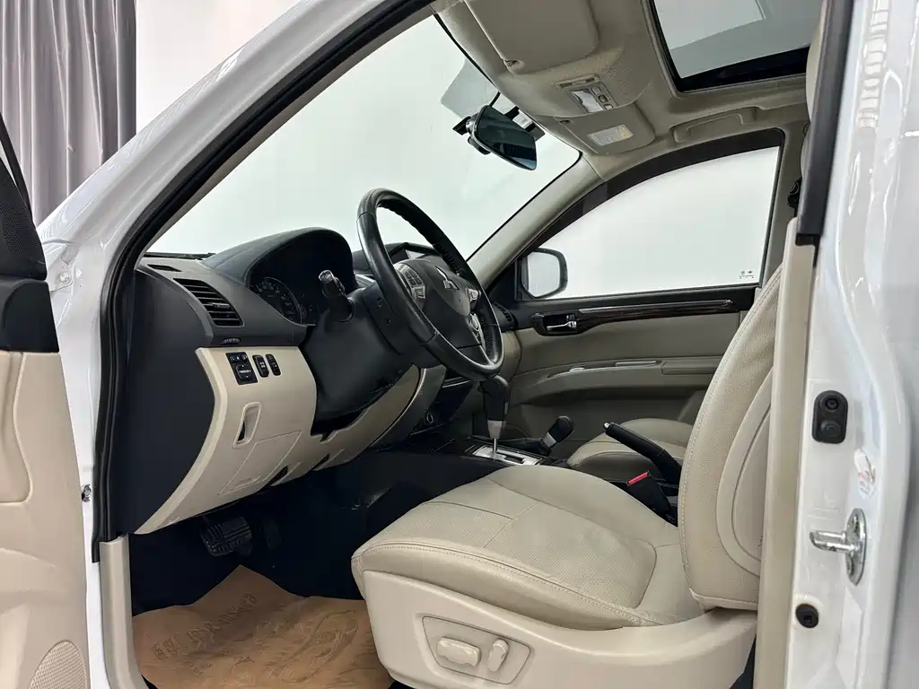 Pajero Jinchang 2013 3.0L automatic four-wheel drive flagship version купить на сайте DeffCars