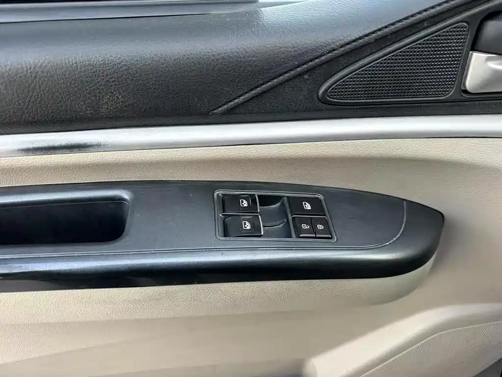 Lingzhi 2020 M5L 1.6L basic model 7 seats купить на сайте DeffCars