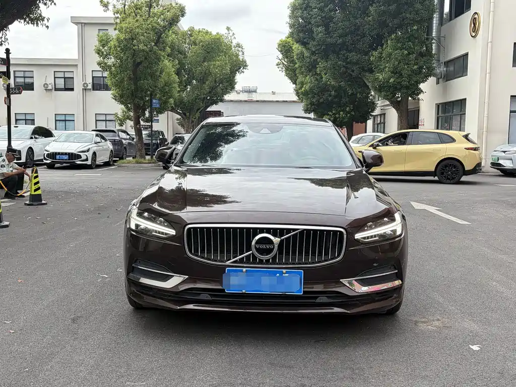 Volvo S90 2019 T4 Zhiyi Edition купить на сайте DeffCars