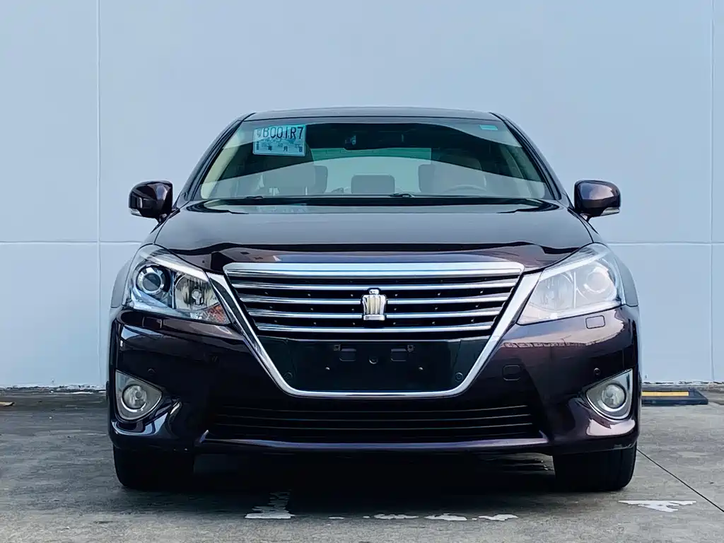 Crown 2012 2.5L Royal Leather Edition купить на сайте DeffCars