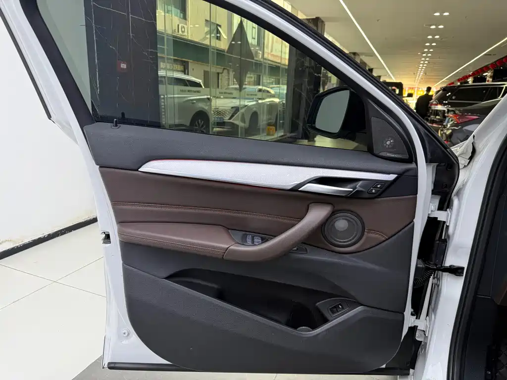 BMW X2 2021 sDrive25i leading M sports package купить на сайте DeffCars