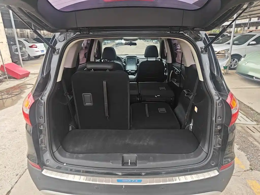SWM X7 2020 2.0L manual comfort version 7 seats купить на сайте DeffCars