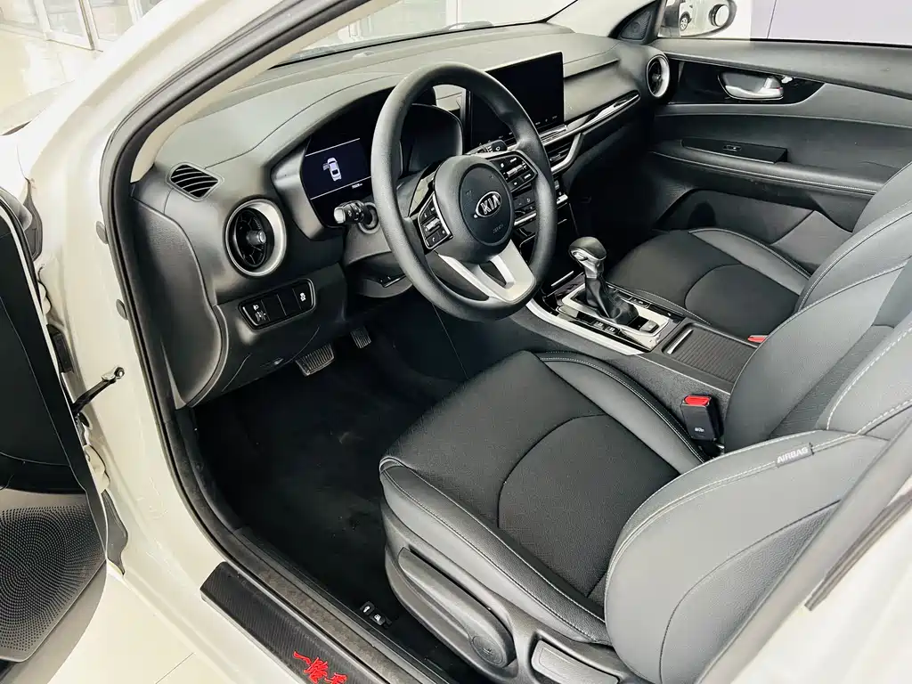 Kia K3 2020 1.5L CVT cutting-edge sunroof version купить на сайте DeffCars