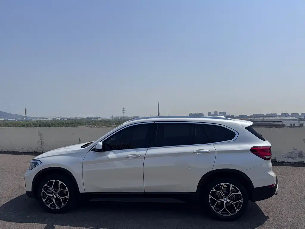 BMW X1 2022 sDrive25Li Leading Model купить на сайте DeffCars