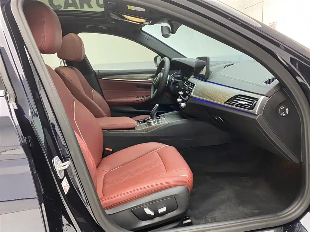 BMW 5 Series 2022 facelift 530Li leading M sports package купить на сайте DeffCars