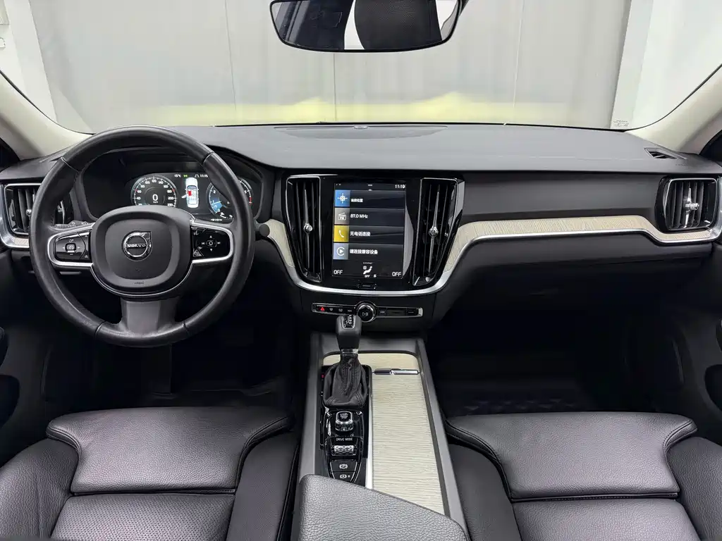 Volvo S60 2021 T4 Zhiyuan Luxury Edition купить на сайте DeffCars